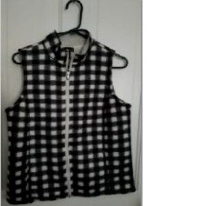 WINTER'S COMING Erika Plush Vest Black & White Checkered